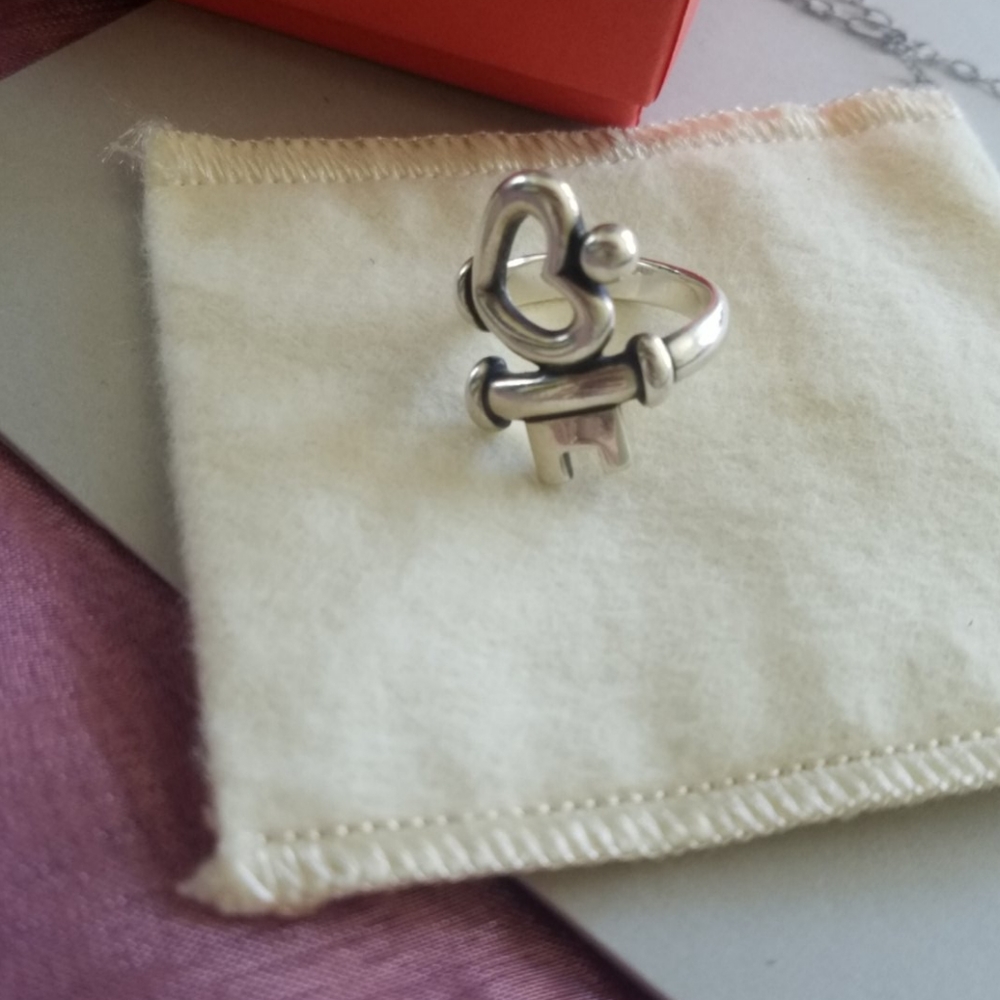 James Avery / Key to My Heart Ring